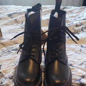 Brand New Dr. Marten's Audrick boots size 9